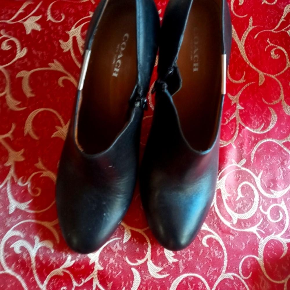 Coach Black 8.5